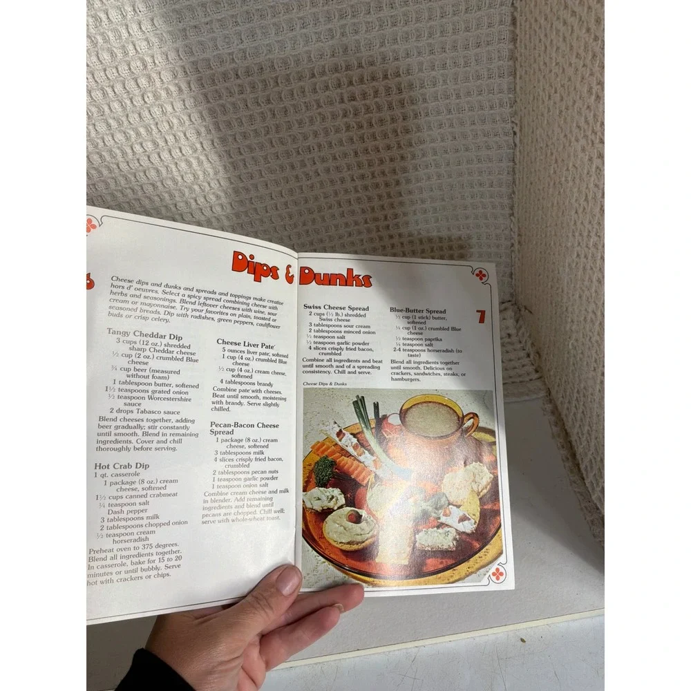 [Vintage] Unisex American Dairy Association Cheese Pleasers Cookbook OS Brown